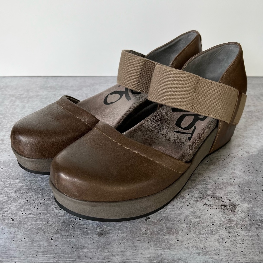 OTBT Brown Wedges